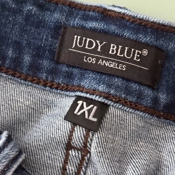Judy Blue Bermuda Distressed Shorts High Rise Size 1X - Picture 4 of 10